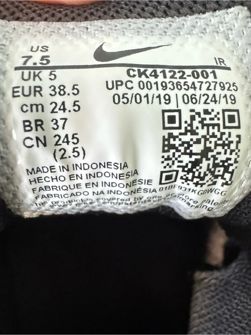 Nike Black and White Air Max Tailwind Size 7.5